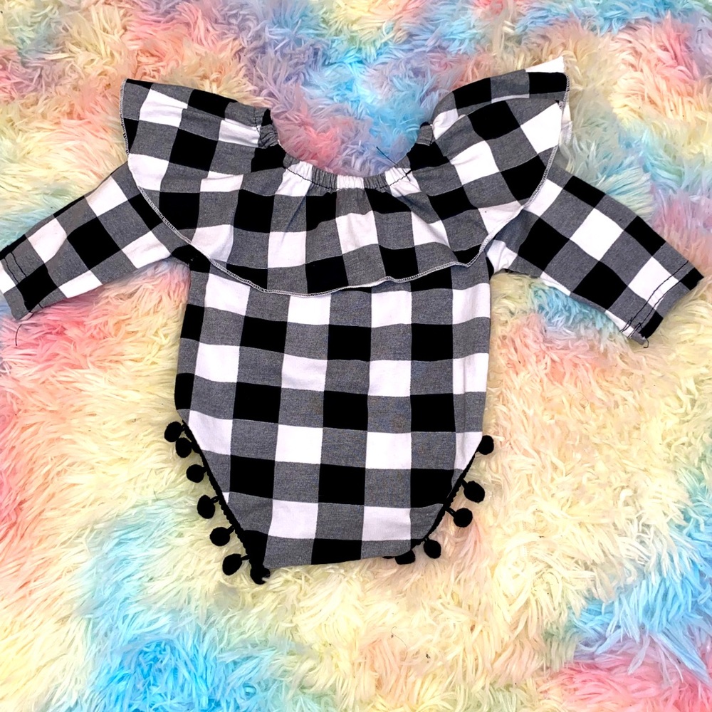 Black/white plaid outfit
